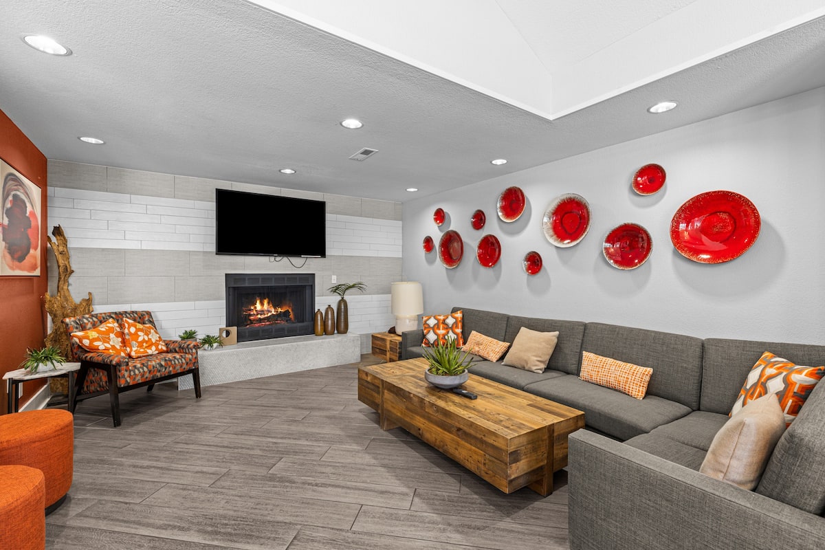 RGVtYW5kUGljdHVyZToxOTkzNDk1OTY1