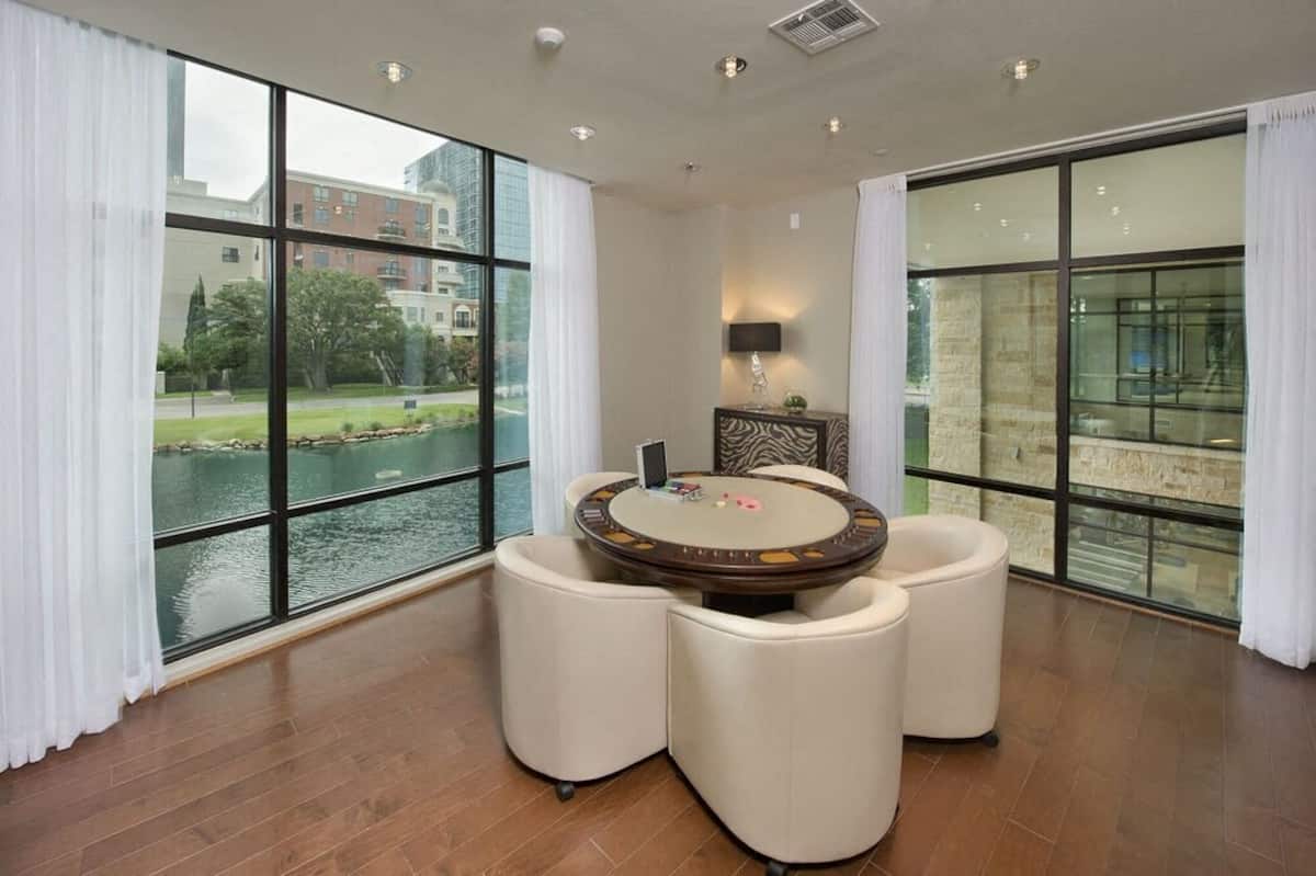 RGVtYW5kUGljdHVyZToyMzM3MDA4NDM1