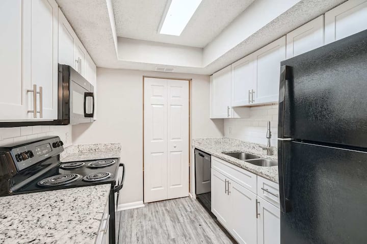 RGVtYW5kUGljdHVyZToyNDEyMjY2NDEz