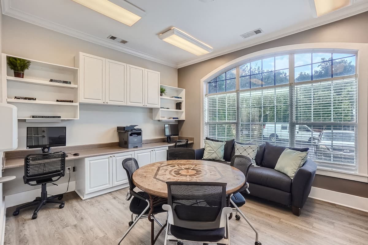 RGVtYW5kUGljdHVyZToyNDEyMjY3MDYx