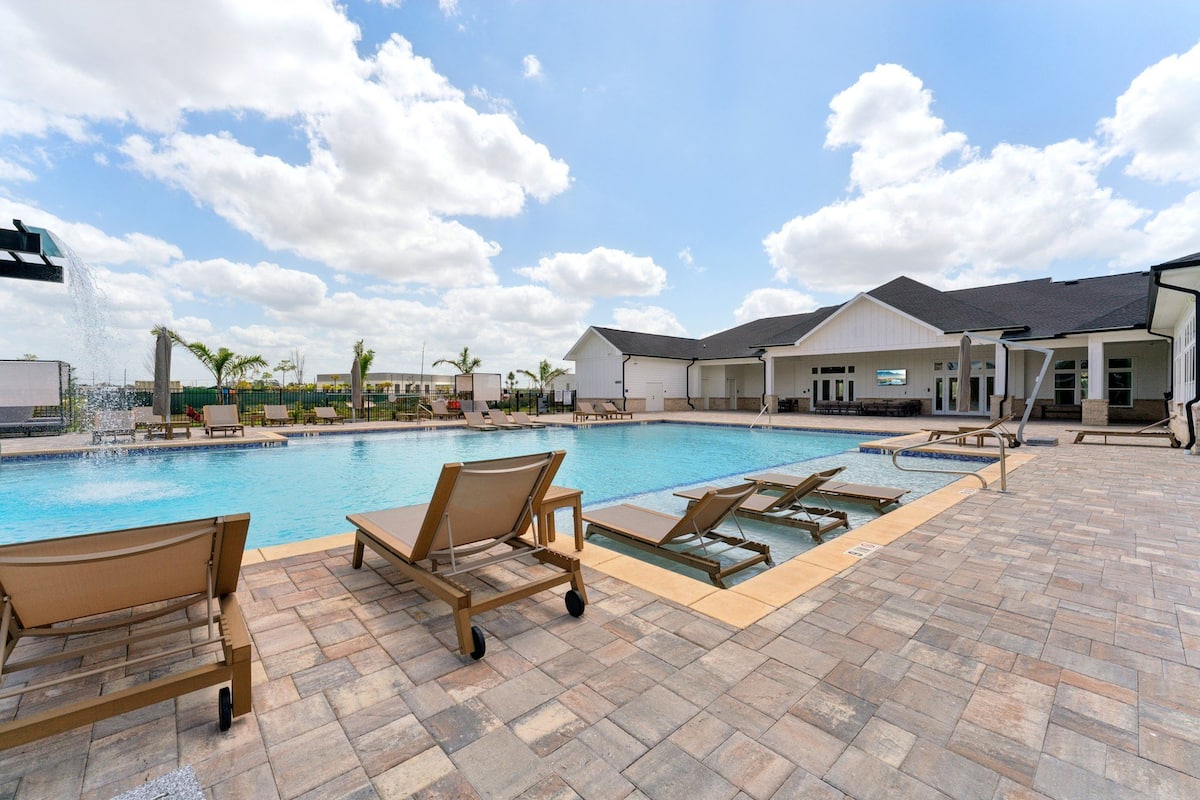 , an Airbnb-friendly apartment in Fort Myers, FL