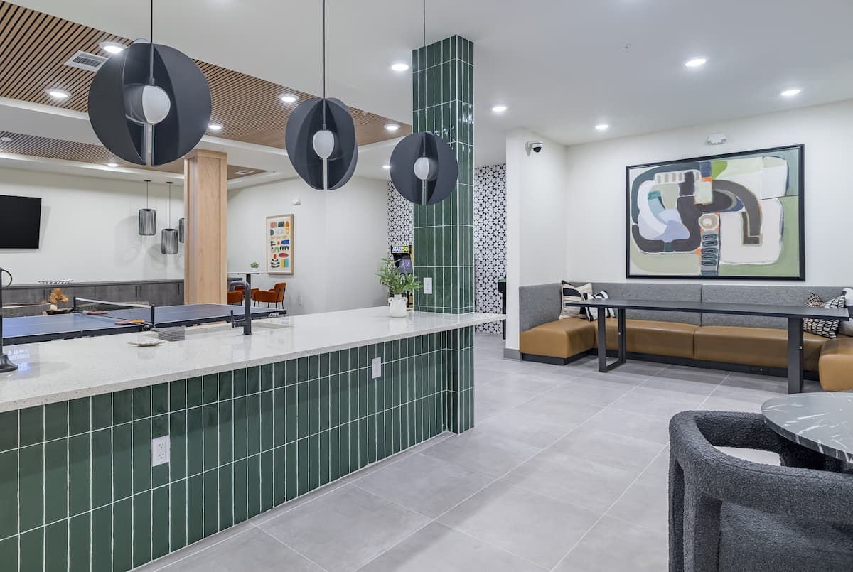 RGVtYW5kUGljdHVyZToyMjEyNjA1NzEw