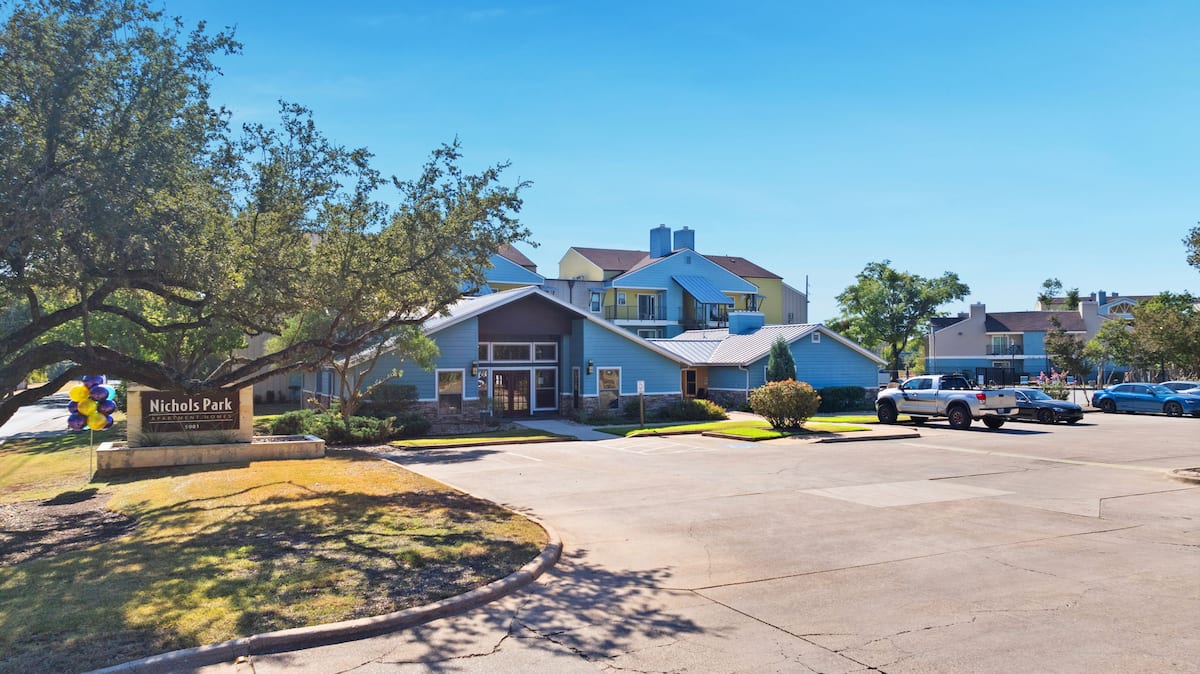 RGVtYW5kUGljdHVyZToyMzc3MzIxNjgx