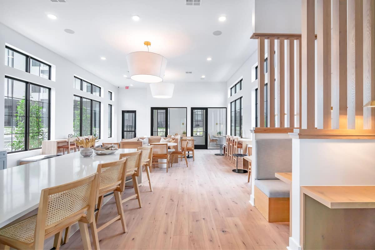 RGVtYW5kUGljdHVyZToyMzM3MTY1Njc0