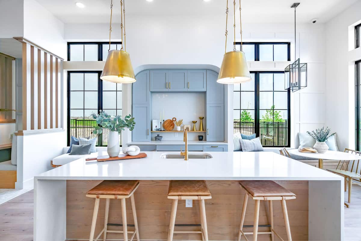 RGVtYW5kUGljdHVyZToyMzM3MTY1Njcx