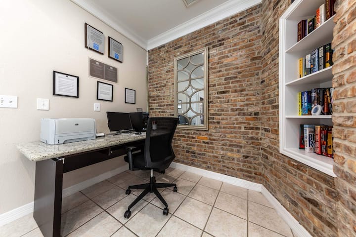 RGVtYW5kUGljdHVyZToyNDMxOTM0MDU3