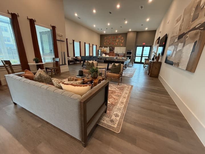 RGVtYW5kUGljdHVyZToyNDI4MDc1NDMz