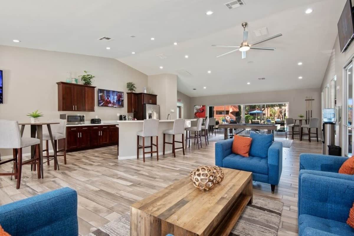Alternate view of Saratoga Ridge, an Airbnb-friendly apartment in Phoenix, AZ