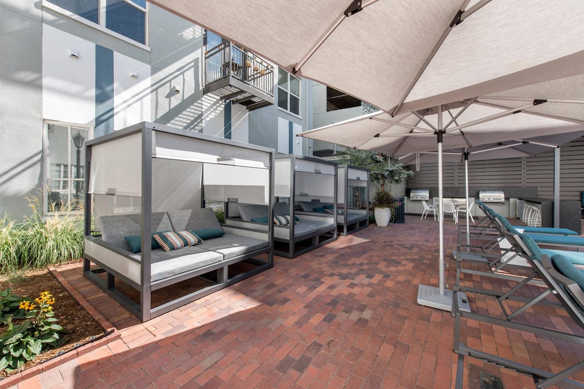 RGVtYW5kUGljdHVyZToxOTUxNTQyODI5