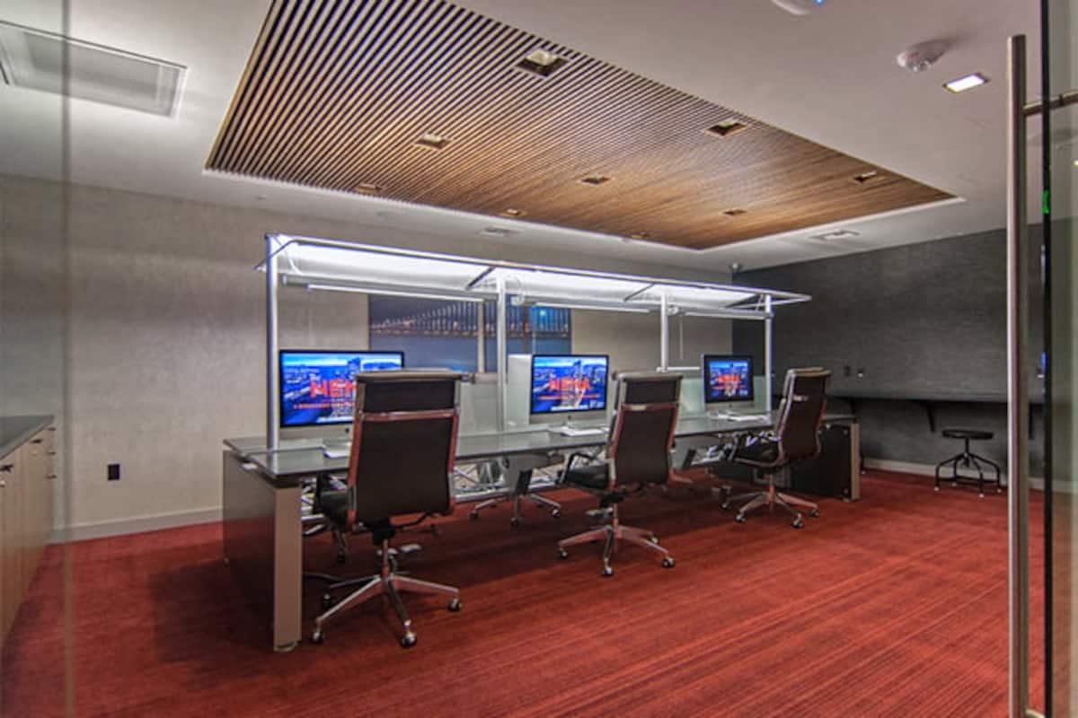 RGVtYW5kUGljdHVyZToyMTU3NTEzNDYx