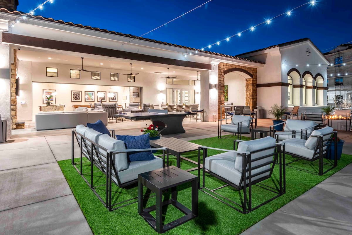 RGVtYW5kUGljdHVyZToxOTUxOTQ3MTAz