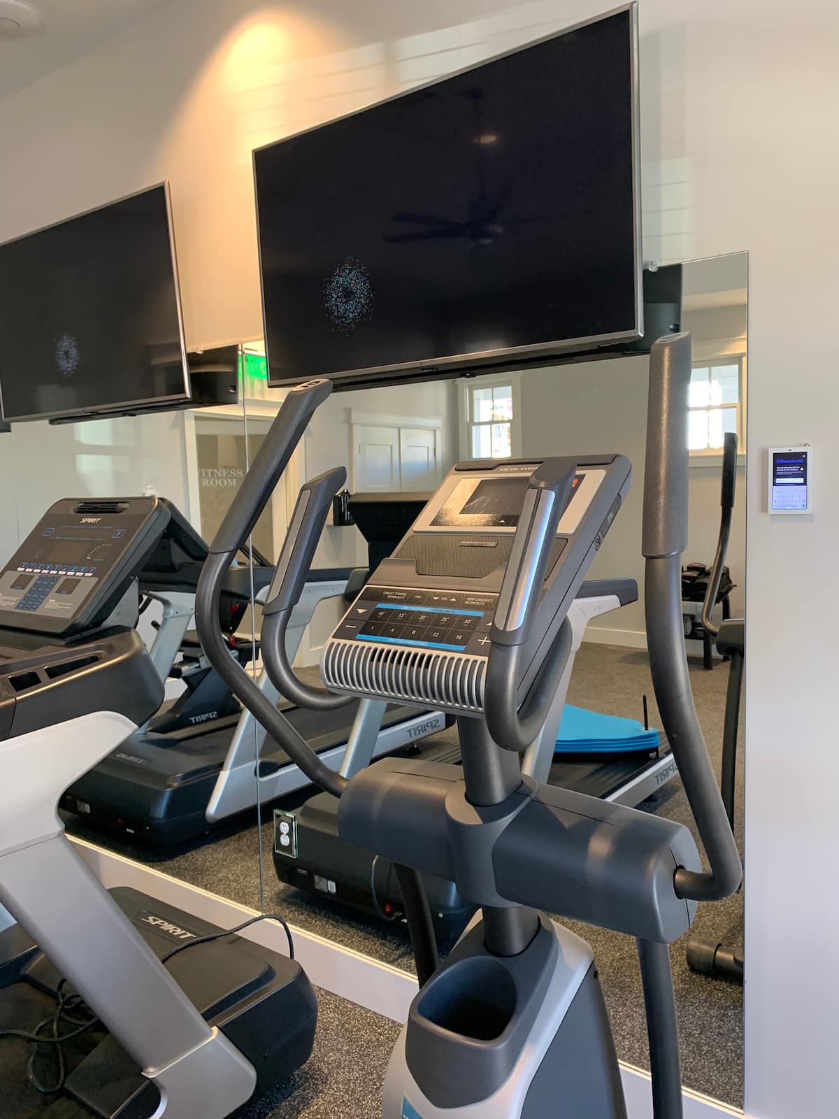 RGVtYW5kUGljdHVyZToxOTU2NTc3MDc1