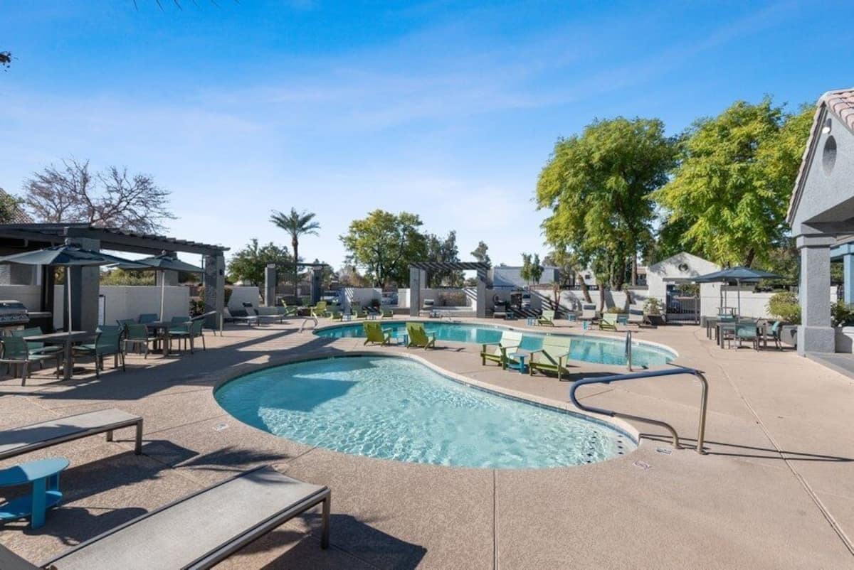 RGVtYW5kUGljdHVyZToxOTU1MjE5NTQ0