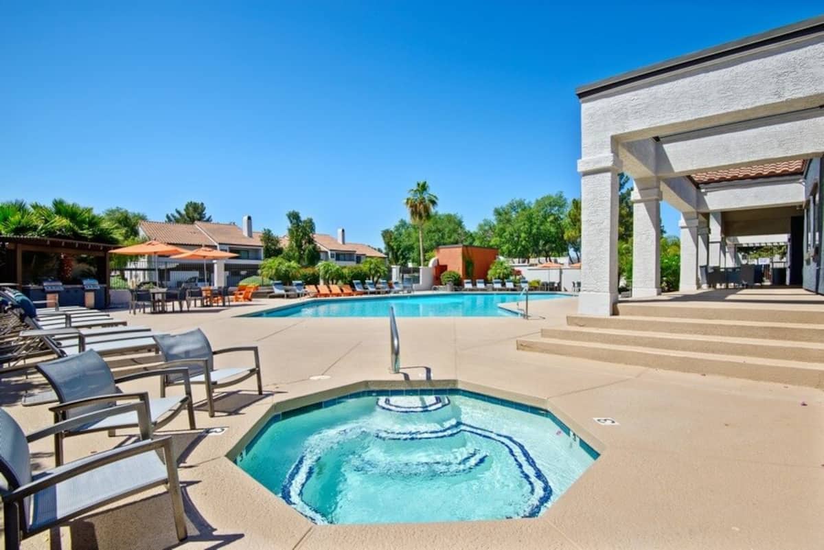 RGVtYW5kUGljdHVyZToxOTU1MTMxNzk2