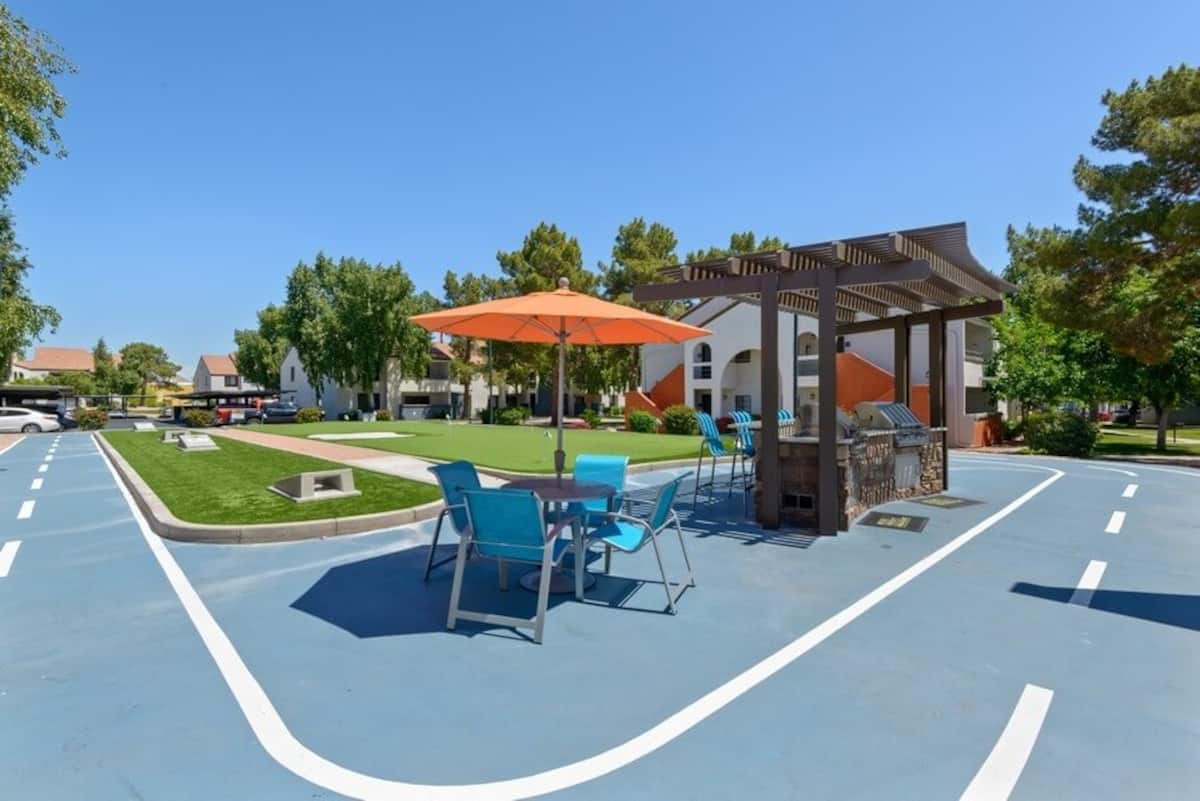 RGVtYW5kUGljdHVyZToxOTU1MTMxODIz