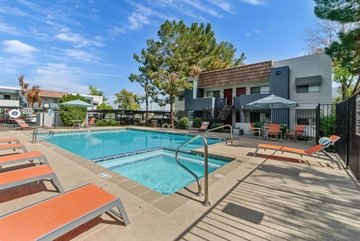 RGVtYW5kUGljdHVyZToxOTU1MTIzOTYz