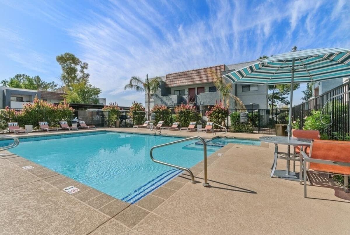 RGVtYW5kUGljdHVyZToxOTU1MTIzOTU0