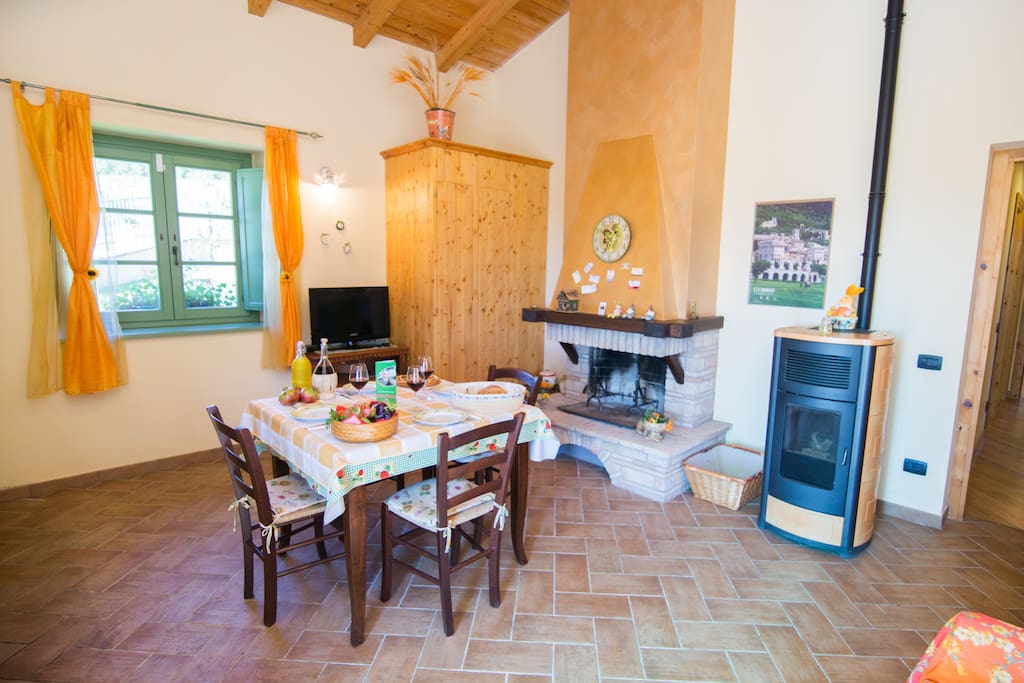 Sala con divano