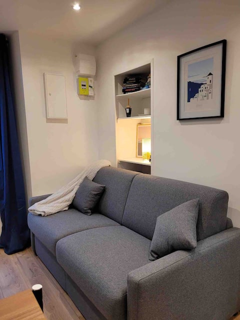 Annonce Airbnb populaire: Charming Studio in the heart of the city à Champigny Sur Marne