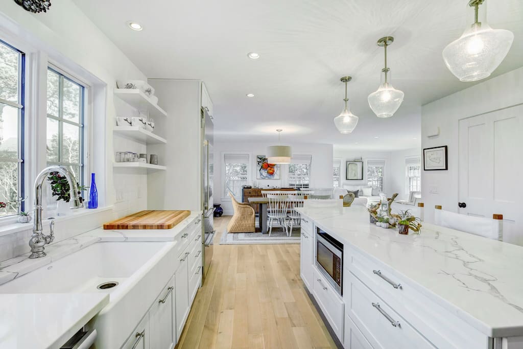 Welcoming luxury kitchen with Sonos