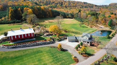 Beautiful Renovated Farmhouse at Maple Sugar Camp!