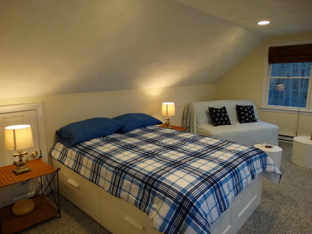 Spacious room next to Nashoba Valley Ski Area