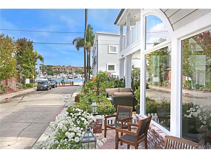 Beautiful Balboa Island Home Steps To The Water! Houses for Rent in