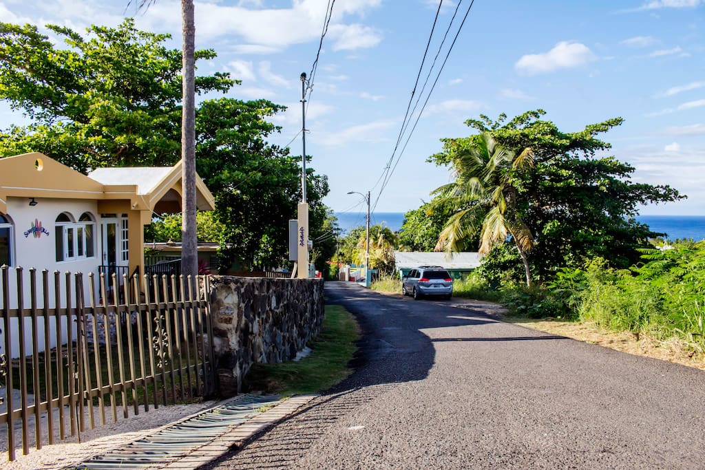 10 Minutes to Walk to Beach!