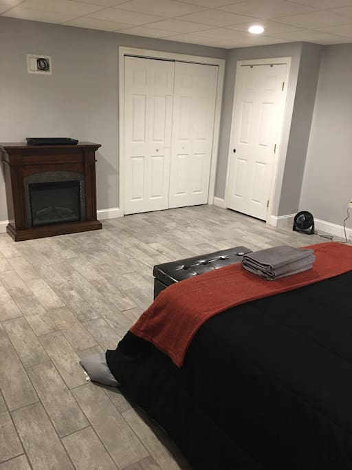 Plenty of floor space for the additional queen sized air mattress.