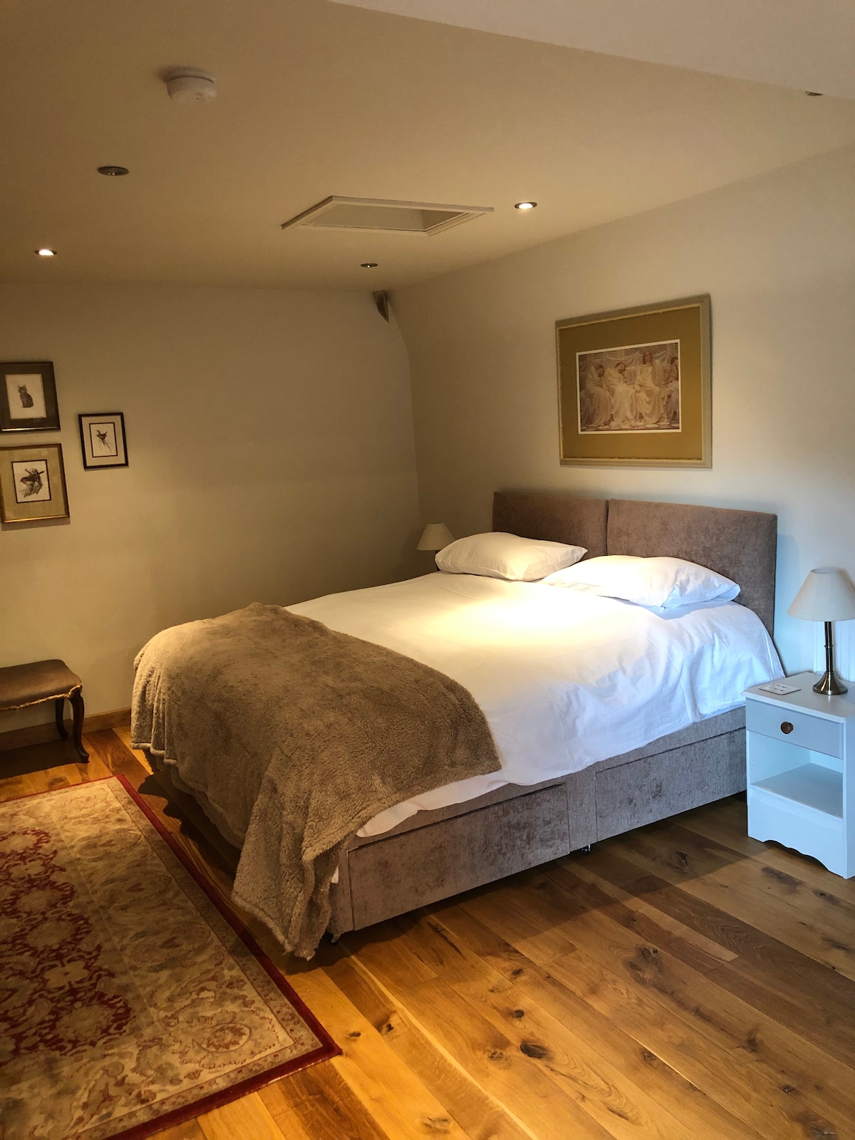 Super kingsize bed in oast house
