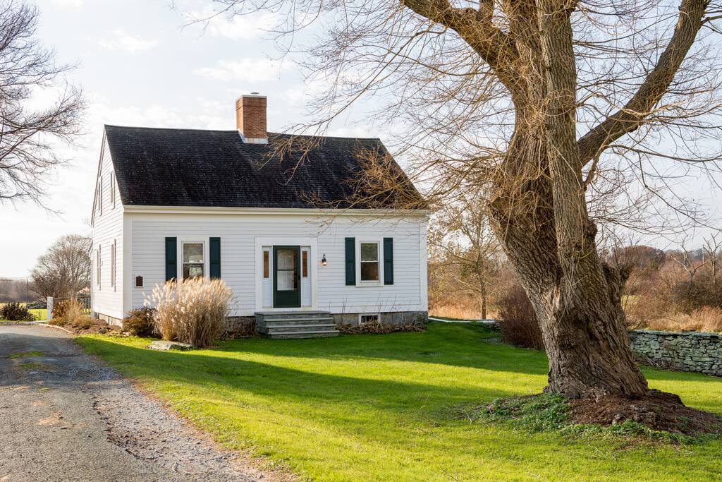The Farmhouse Houses for Rent in Middletown, Rhode Island, United States