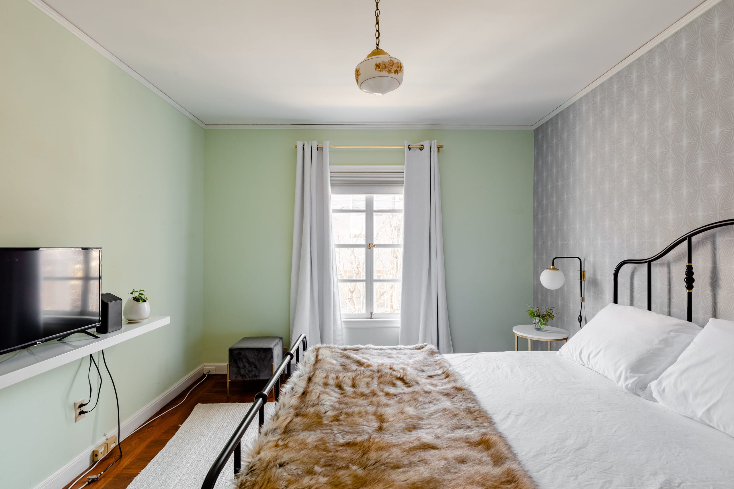 Home in San Francisco · ★4.96 · 2 bedrooms · 2 beds · 1 bath - Image 15