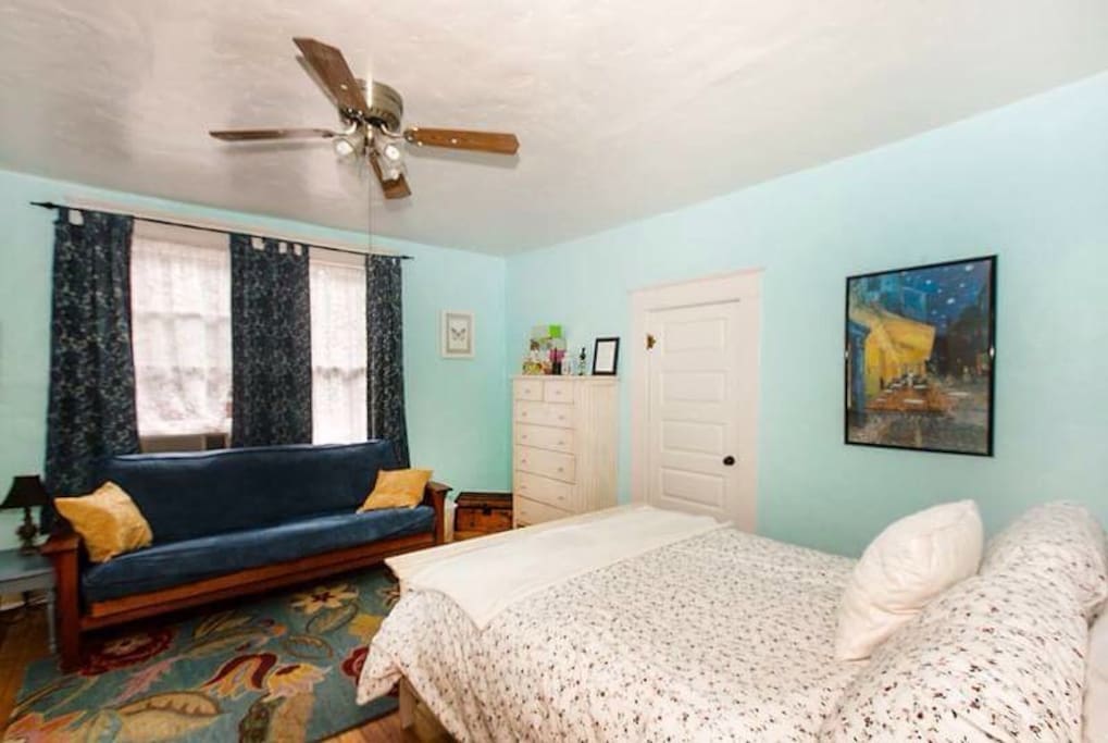 Wyatt room boasts queen bed w/ cotton sheets , full futon for extra sleeping space or