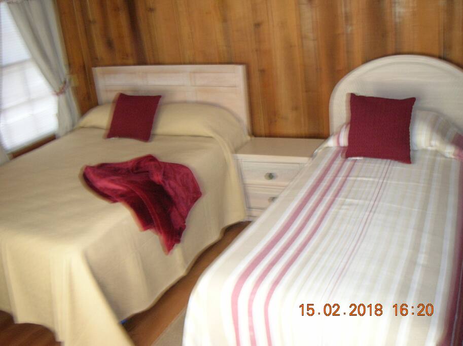 TEE ROOM QUEEN AND SINGLE BED