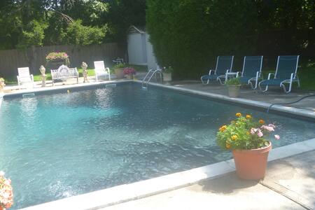 Bridgehampton Village Quaint Room w/Private bath