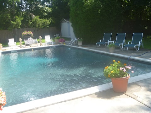 Bridgehampton Village Quaint Room w/Private bath