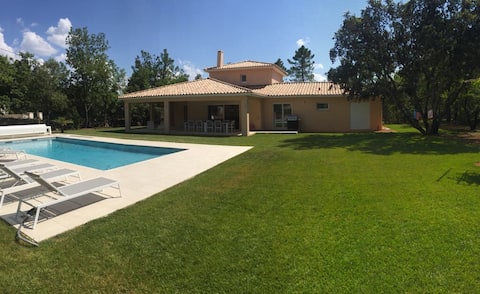 Villa Régusse, Chemin Haut des Fiesses 203