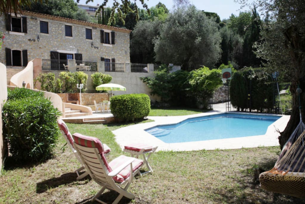 Coin piscine et détente