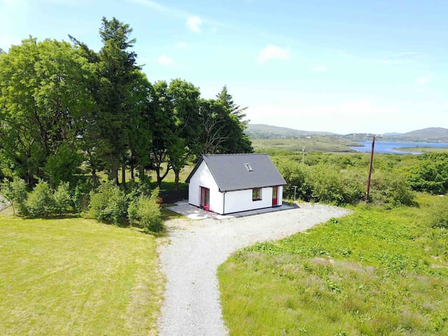Red Deer Apartment- luxurious & Cosy in Connemara