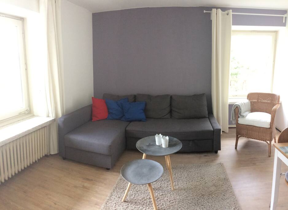 Schlafcouch mit Blick nach Westen (links) und Norden (rechts)