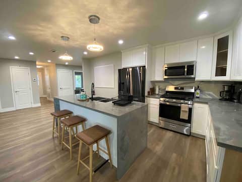 Spacious Downtown San Leandro