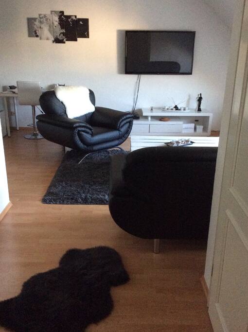 TV und Bürotisch ist selbstverständlich vorhanden;)