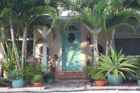 Cozy and Private Duplex Near Beach and Trails