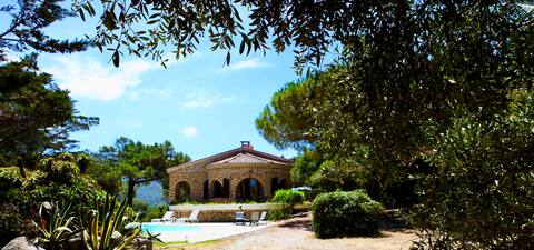 Campomoro, sea view villa, near the Genoese Tower
