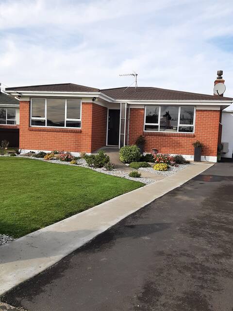 Warm and cozy house with large fenced garden