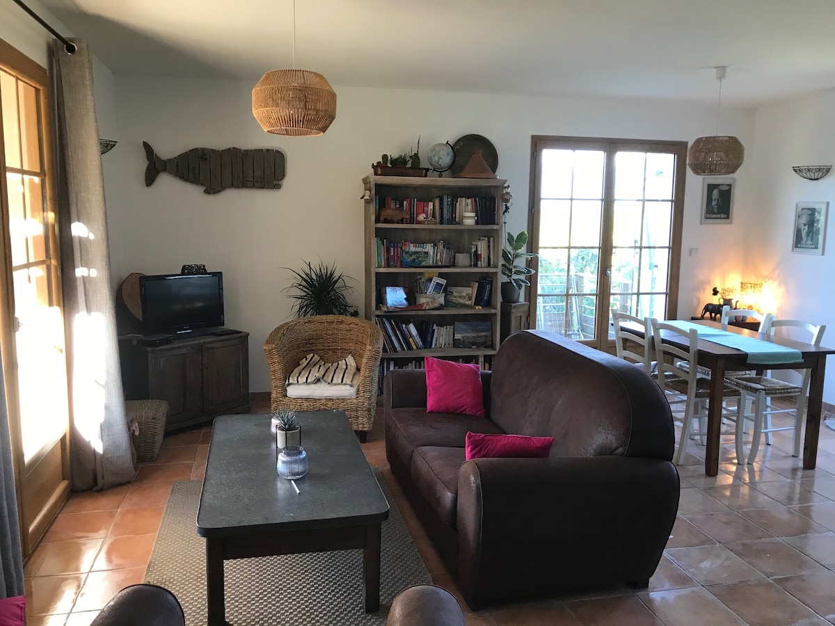 Leistungsstarkes Airbnb: Leccia Rossa house in its green setting in Sotta