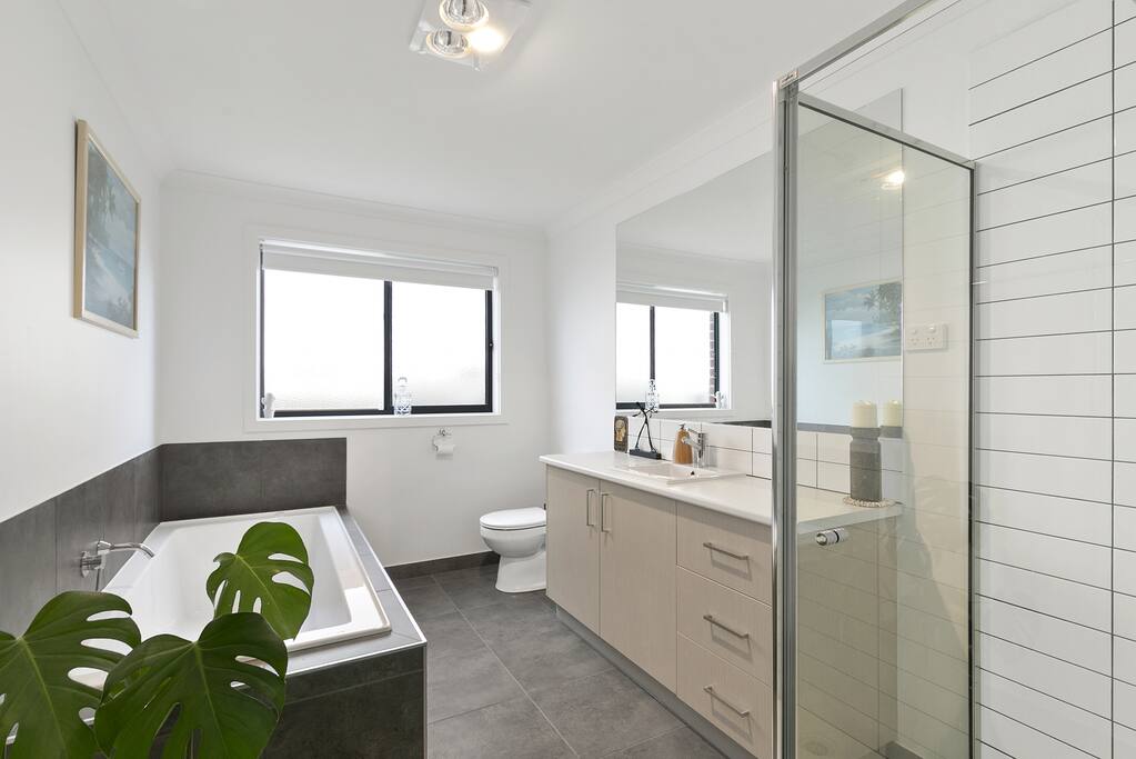 Main Bathroom (with sole use)