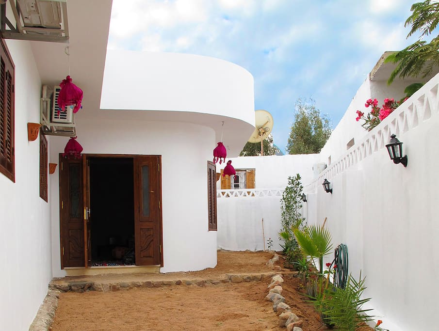 Enjoy our 100m2 2 bedroom house with large garden and roof terrace.