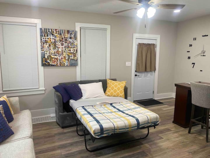 Cozy Remodeled 2 Bedroom Home - Davenport, IA