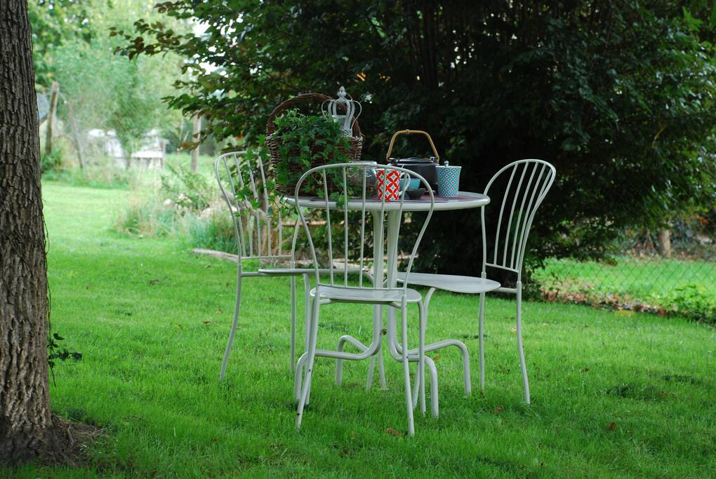 Tea Time sous le noyer
